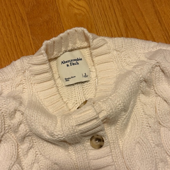Abercrombie Cable Short Cardigan NEW - Picture 3 of 5